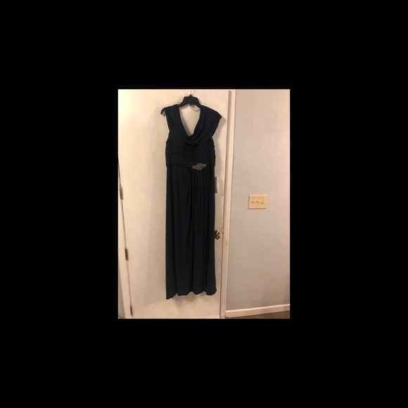 Dress - Picture 3 of 5